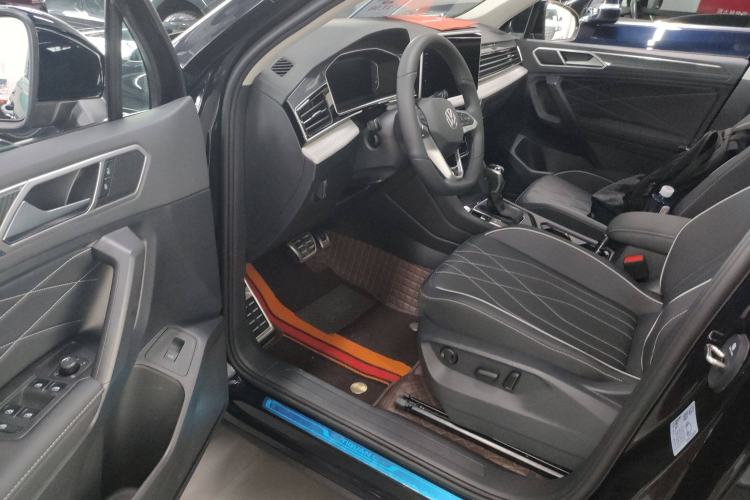 Used Volkswagen Tiguan L 2024 Outstanding Model 330TSI Automatic Two-Wheel Drive R-Line Dragon Glory Edition
