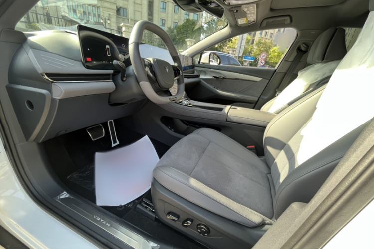 Used VOYAH PASSION 2024 PHEV Four-Wheel Drive Ultra-Long Range Executive Edition
