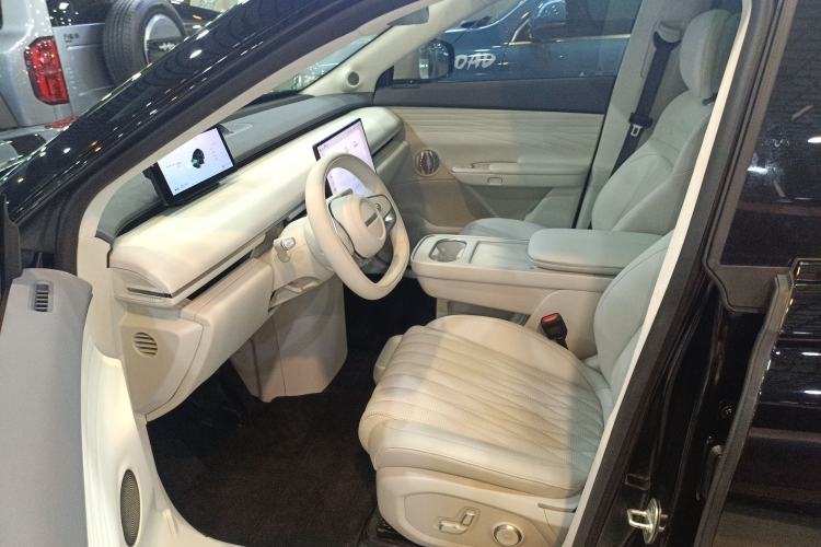 Used  Star Era ET 2025 Extended-Range 240 Max All-Wheel Drive Urban Advanced Driver Assistance