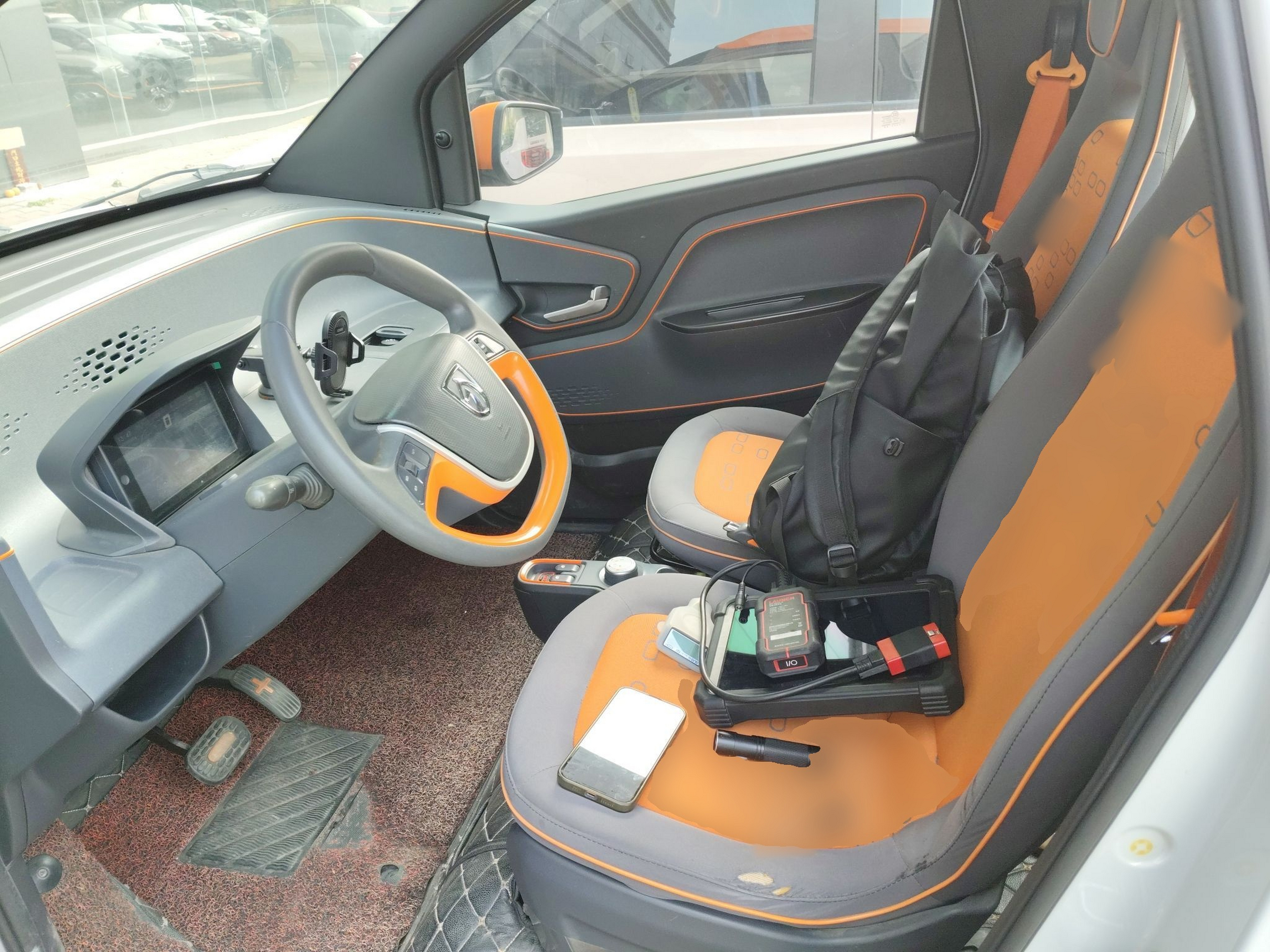 المقاعد الأمامية داخل السيارة