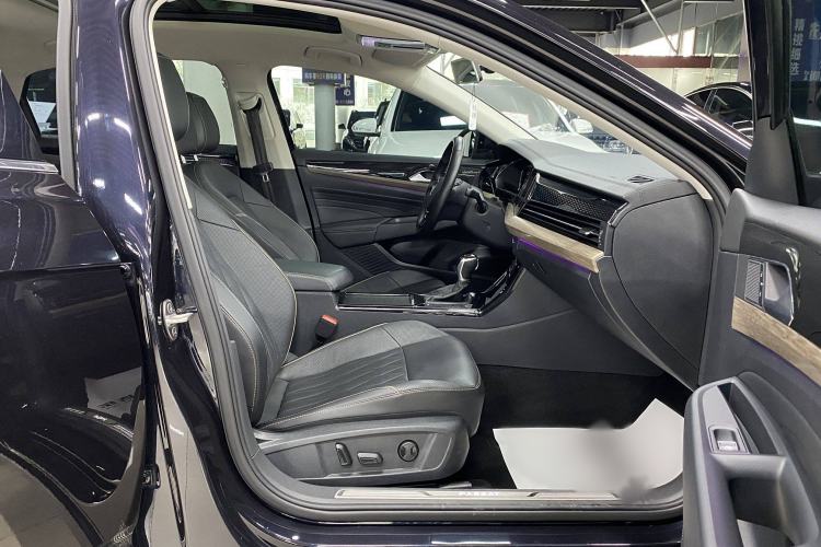 Used Volkswagen Passat 2020 330TSI Luxury Edition China VI
