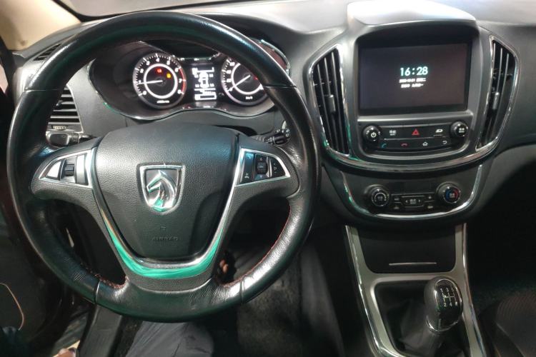 Used Baojun 560 2015 1.8L Manual Luxury Model