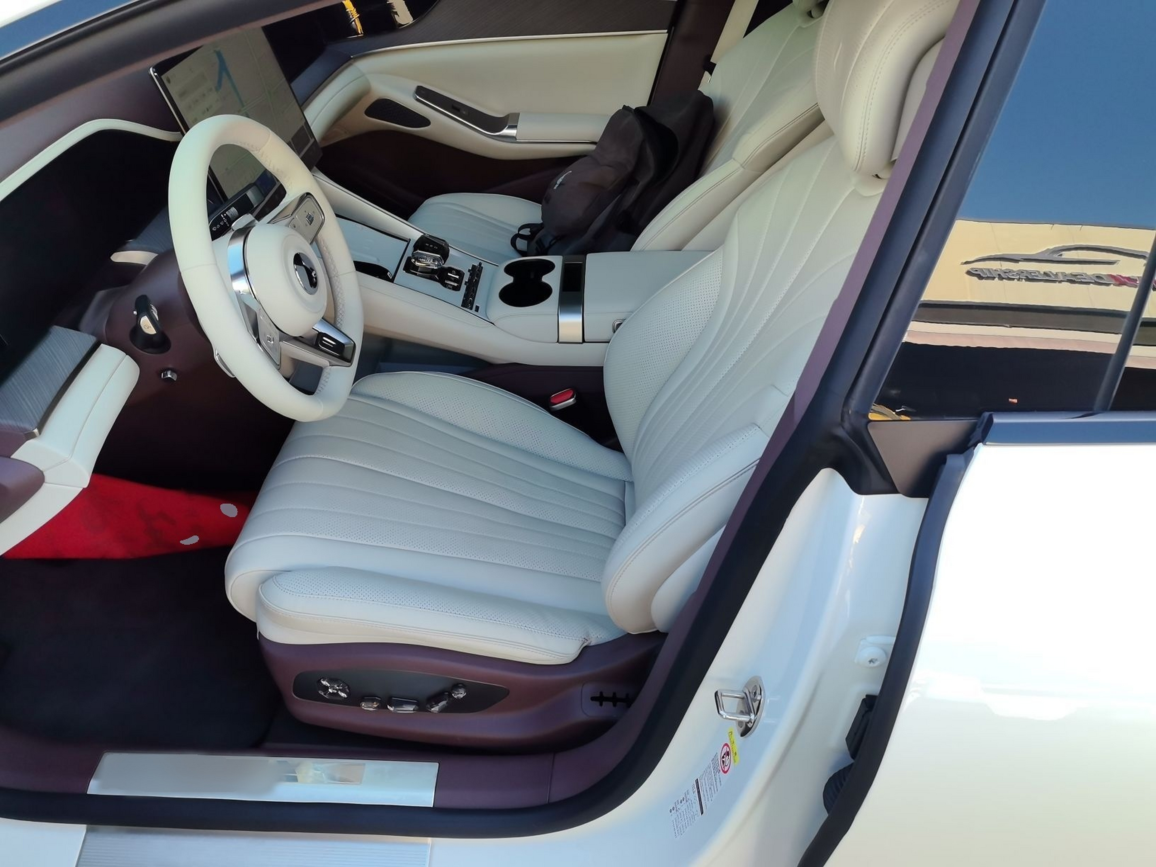 Переднее сиденье в автомобиле