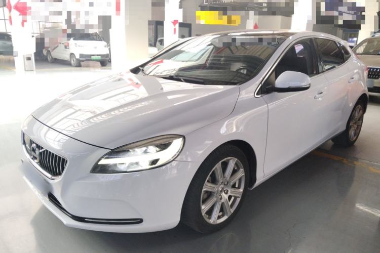 Used Volvo V40 2019 T3 Smart Luxury Edition