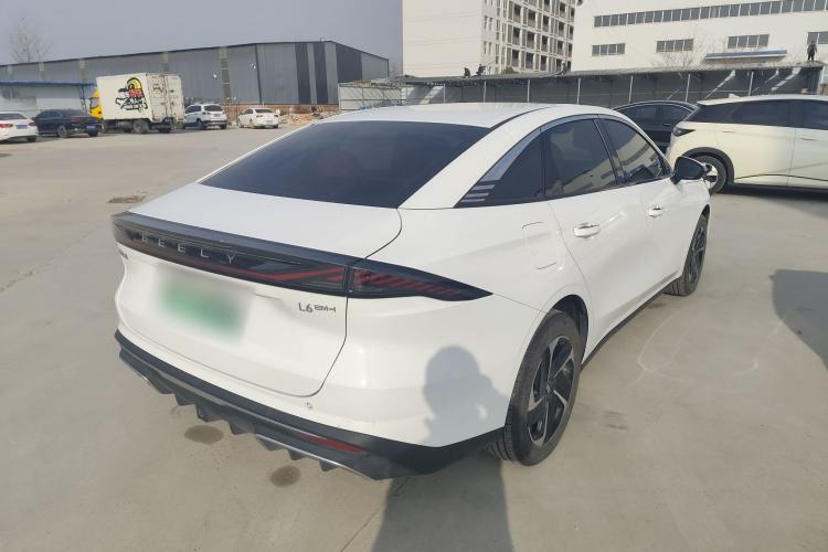 Used  L6 2025 EM-i 140km Starship Edition
