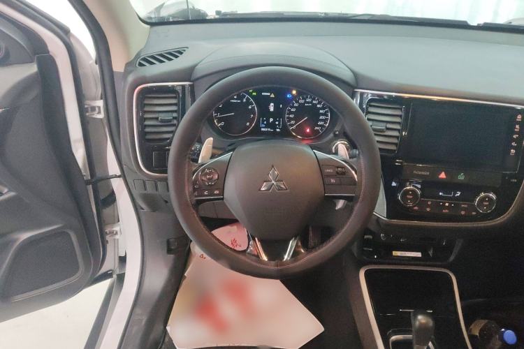 Used Mitsubishi Outlander 2019 2.4L 4x4 Zhi Xiang Edition 7 Seats China VI Standard
