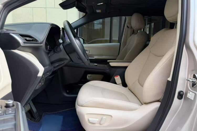 Used Toyota Sienna 2021 2.5L Hybrid Premium Edition
