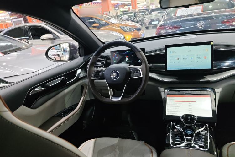 Used BYD Qin PLUS 2024 HONOR Edition DM-i 120KM Leading Model
