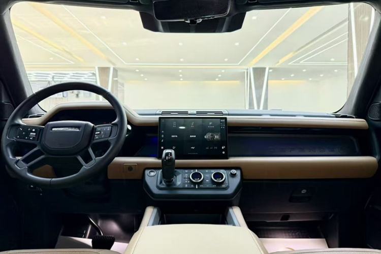 Used Land Rover Defender 2025 110 3.0T P400 – Dynamic HSE
