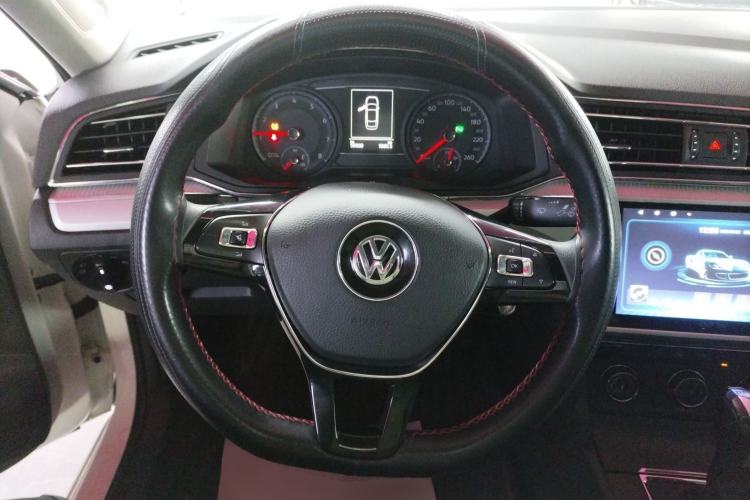 Used Volkswagen Lamando 2019 230TSI DSG Fashion Edition China VI
