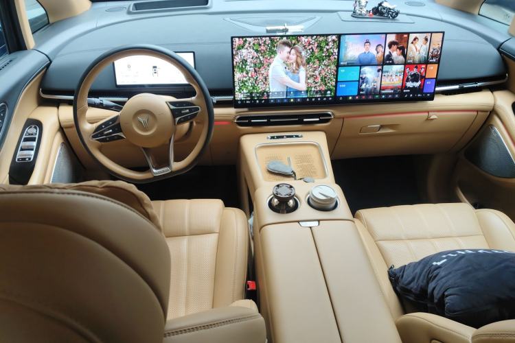 Used VOYAH Dream 2025 PHEV Four-Wheel Drive Prestige Kunpeng Edition
