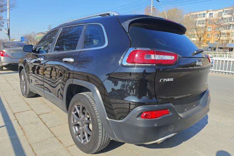 Used  Cherokee 2020 2.0L Two-Wheel Drive Classic Sports Edition
