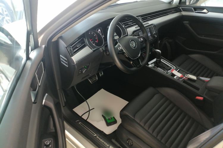 Used Volkswagen Magotan 2017 330TSI DSG Leading Model
