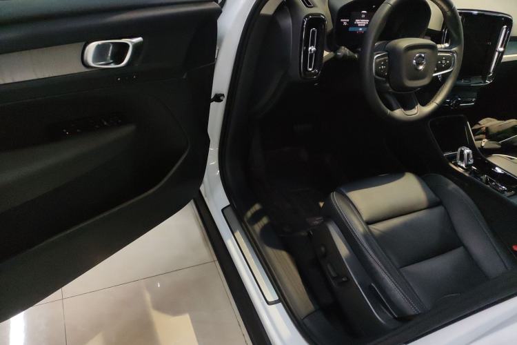 Used Volvo XC40 2025 B4 4x4 Smart Luxury Edition