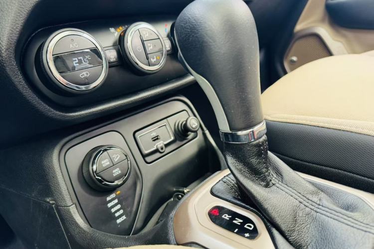 Used  Renegade 2016 2.0L Automatic Four-Wheel Drive 75th Anniversary Tribute Edition