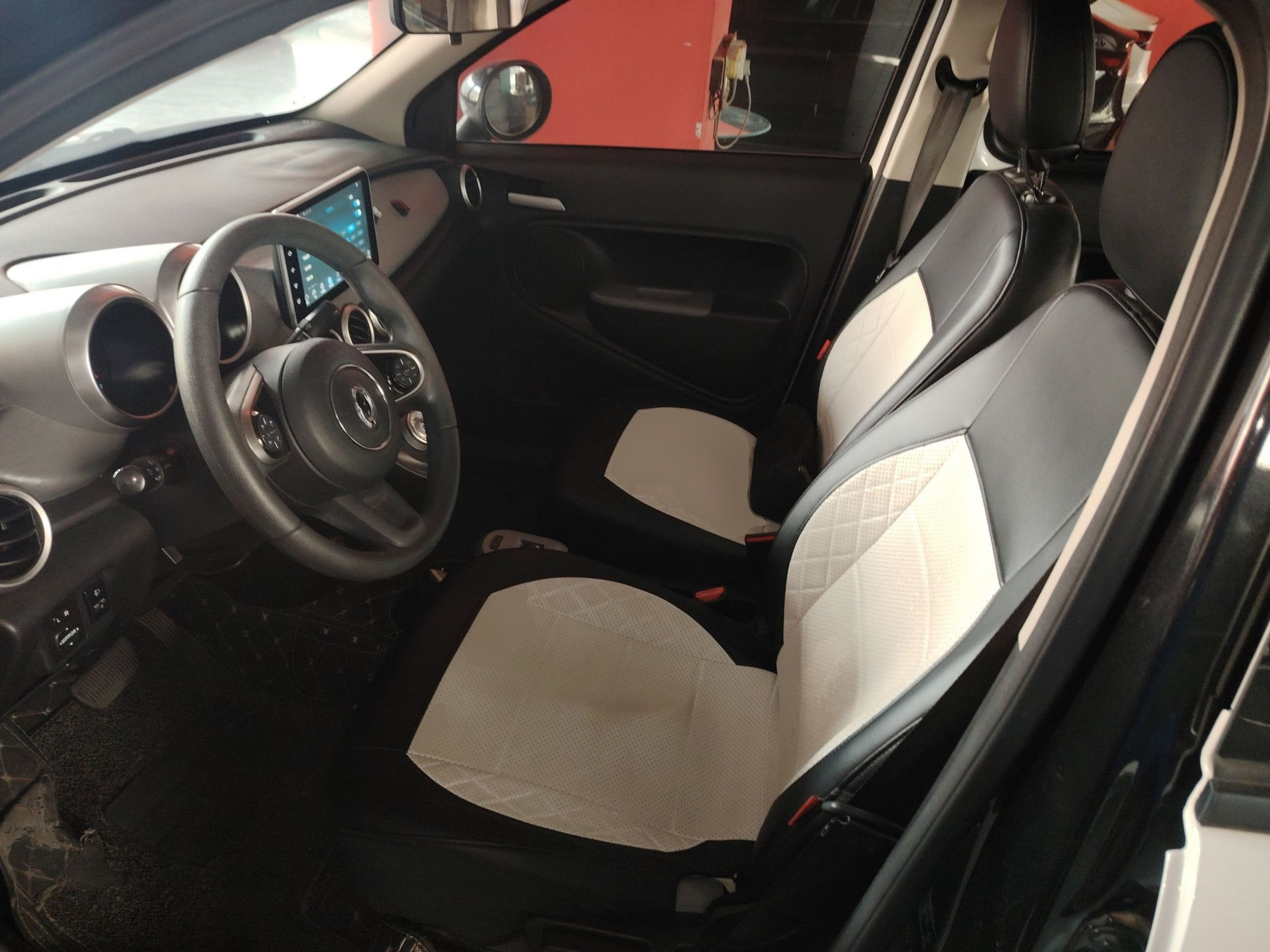 Переднее сиденье в автомобиле