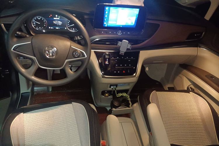 Used Buick GL8 2023 Land Executive Class Comfort Model
