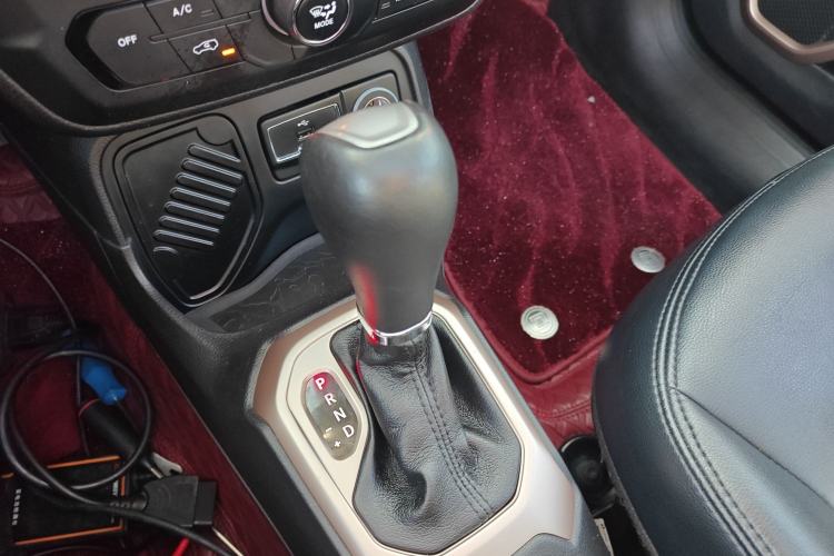 Used  Renegade 2018 Connected Large Screen Version 180T Automatic High-Energy Edition
