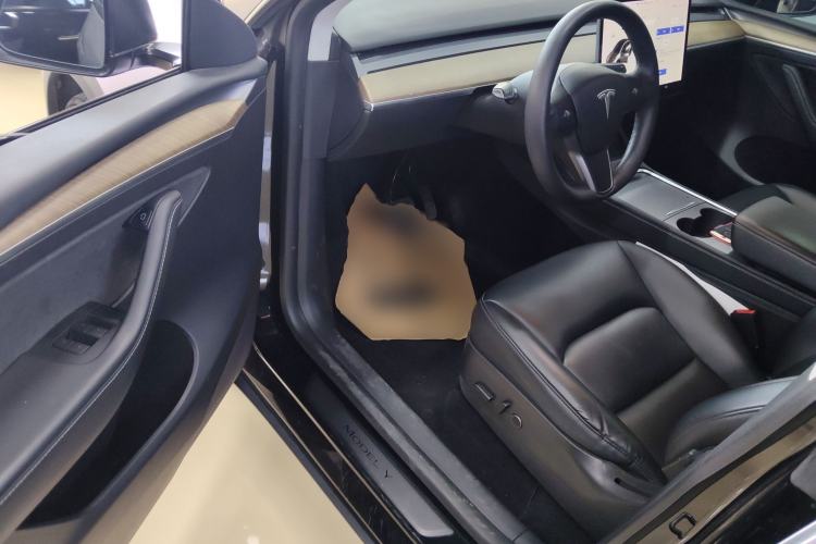 Used Tesla Model Y 2021 Long-Range All-Wheel-Drive Version
