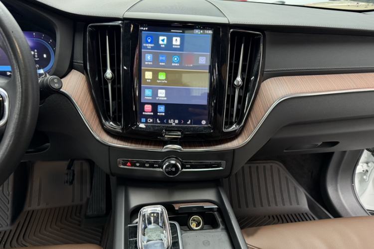 Used Volvo XC60 2022 B5 4x4 Smart Luxury Edition
