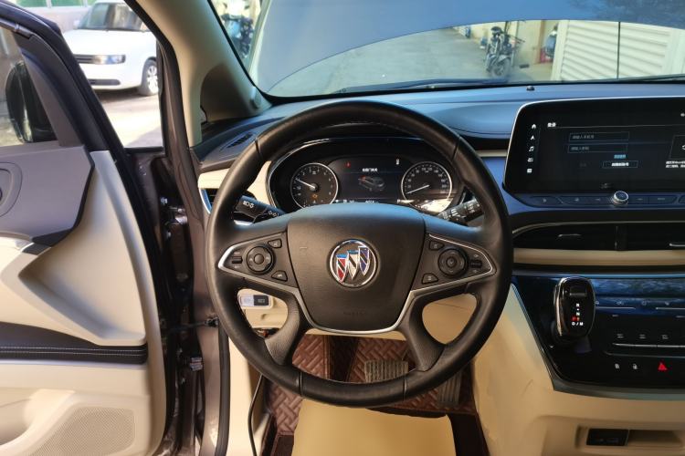 Used Buick GL8 2023 Facelifted Land Cruiser Executive Luxury Version
