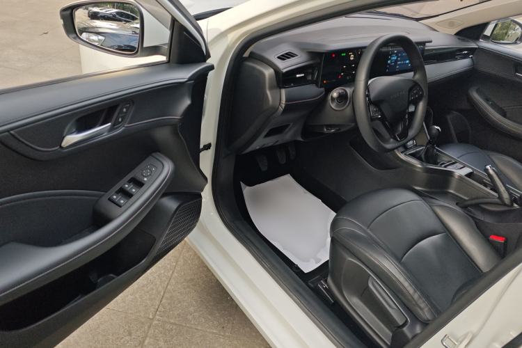 Used Roewe i5 2023 1.5L Manual Excellence Edition
