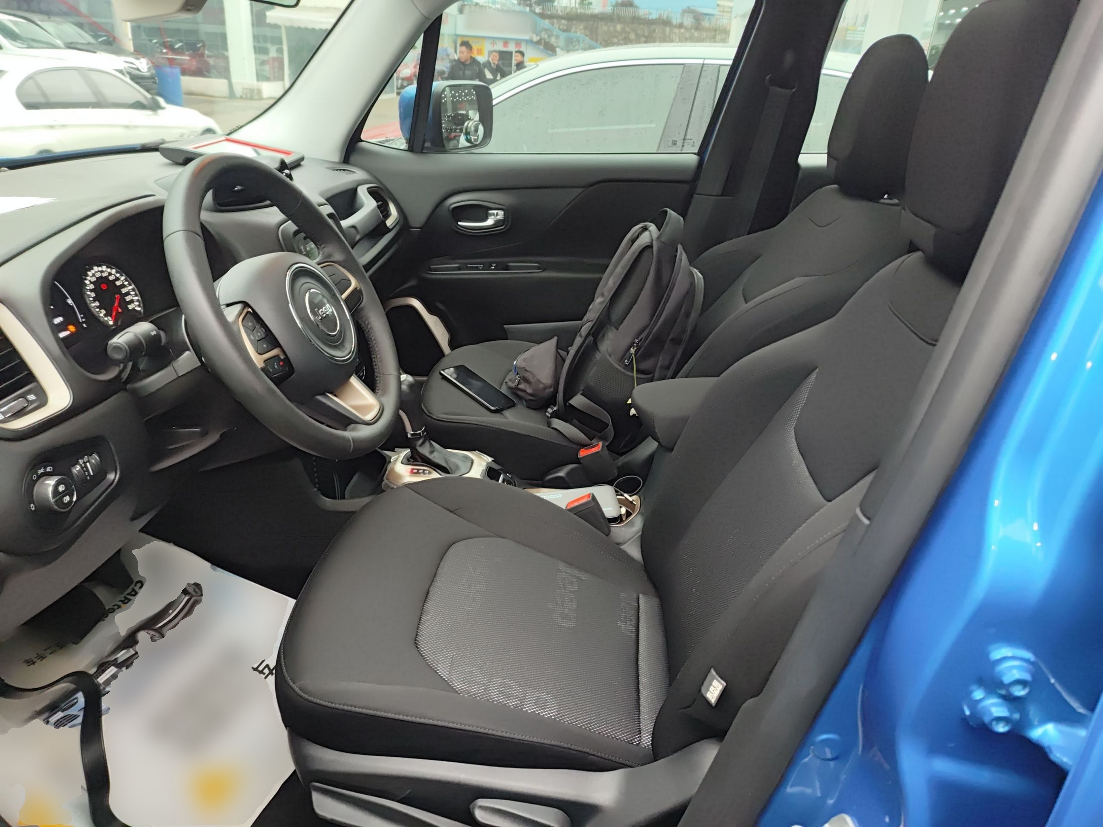 Переднее сиденье в автомобиле