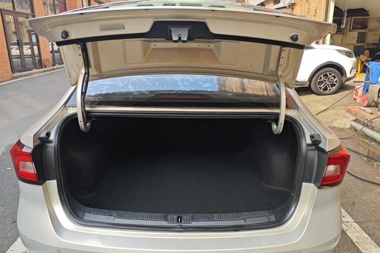 Used Roewe i5 2019 1.5L Automatic 4G Connected Linghao Flagship Edition
