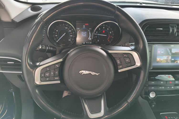 Used Jaguar F-PACE 2018 2.0T Two-Wheel Drive Urban Deluxe Edition
