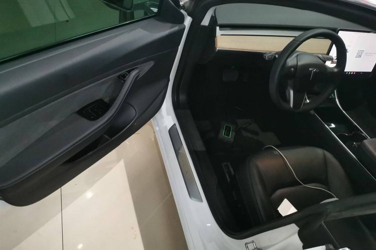 Used Tesla Model 3 2019 Long-Range All-Wheel-Drive Version
