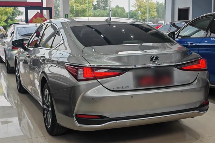 Used Lexus ES 2023 200 Excellence Edition
