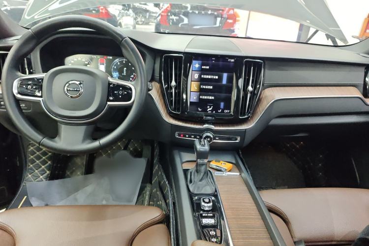 Used Volvo XC60 2021 T5 4x4 Smart Luxury Edition
