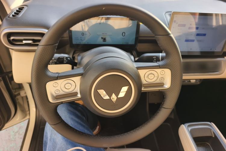 Used Wuling Bingo PLUS 2024 330 km Range Five-Seater Version
