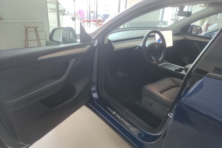 Used Tesla Model Y 2021 Long-Range All-Wheel-Drive Version 3D7