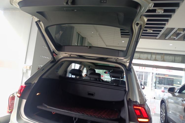 Used Volkswagen Tiguan L 2019 Revised 330TSI Automatic Two-Wheel Drive Smart & Luxury Edition China VI Standard
