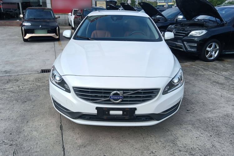 Used Volvo S60 2015 S60L 2.0T Zhiyuan Edition
