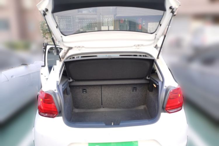 Used Volkswagen Polo 2016 1.6L Automatic Comfort Model
