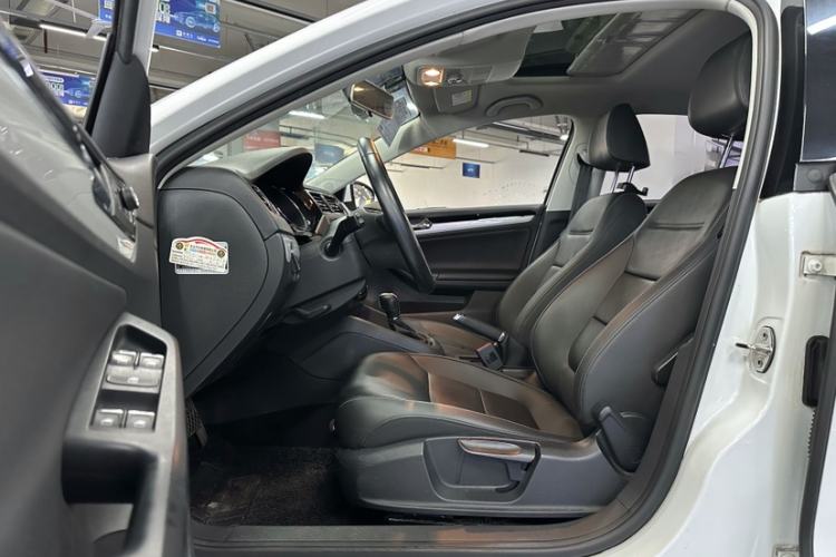 Used Volkswagen Sagitar 2015 1.6L Automatic Comfort Model
