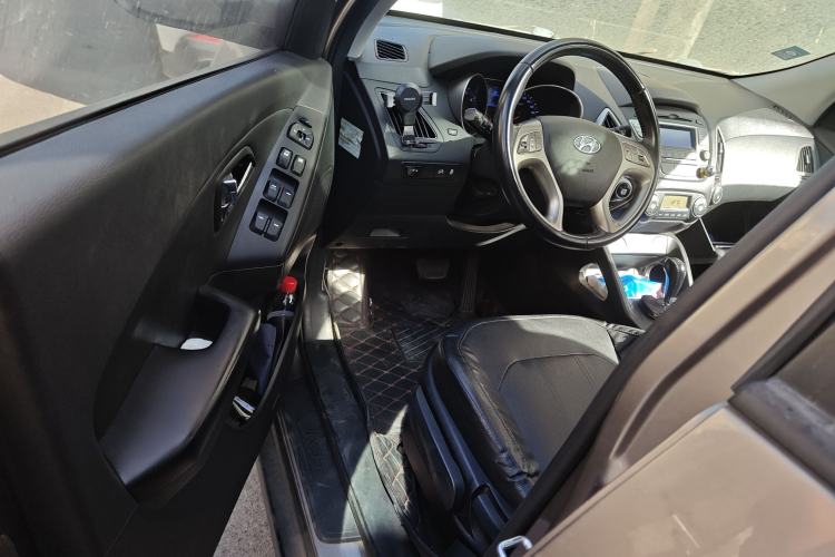 Used Hyundai ix35 2013 2.0L Automatic Two-Wheel Drive Smart GLS China V Standard
