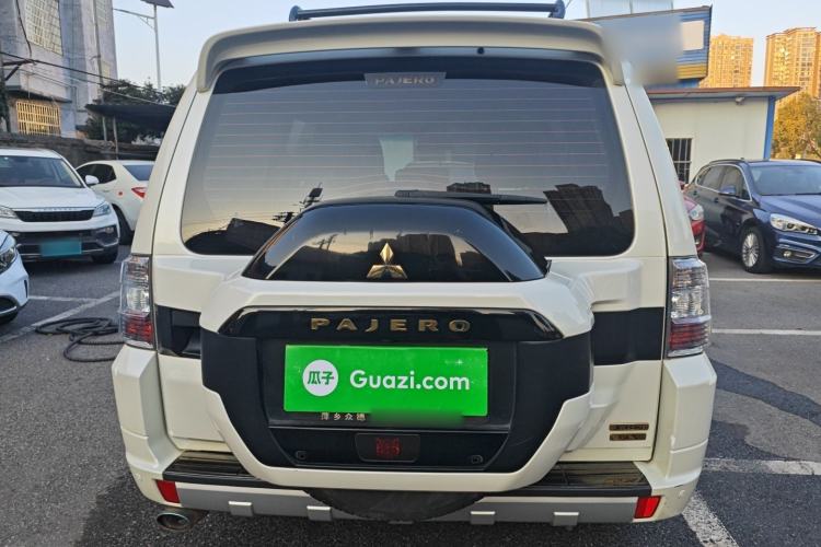 Used Mitsubishi Pajero 2018 V97 3.8L 5-Door GLS Sunroof Dual Differential – Middle East