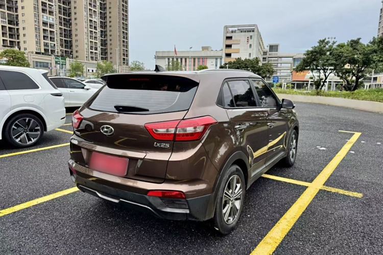 Used Hyundai ix25 2015 1.6L Automatic Two-Wheel-Drive Deluxe DLX Model
