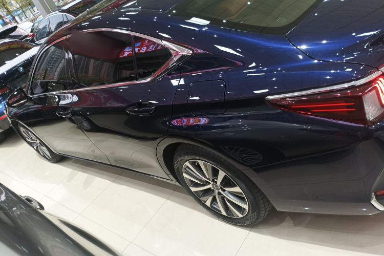 Used Lexus ES 2018 260 Excellence Edition China VI Standard
