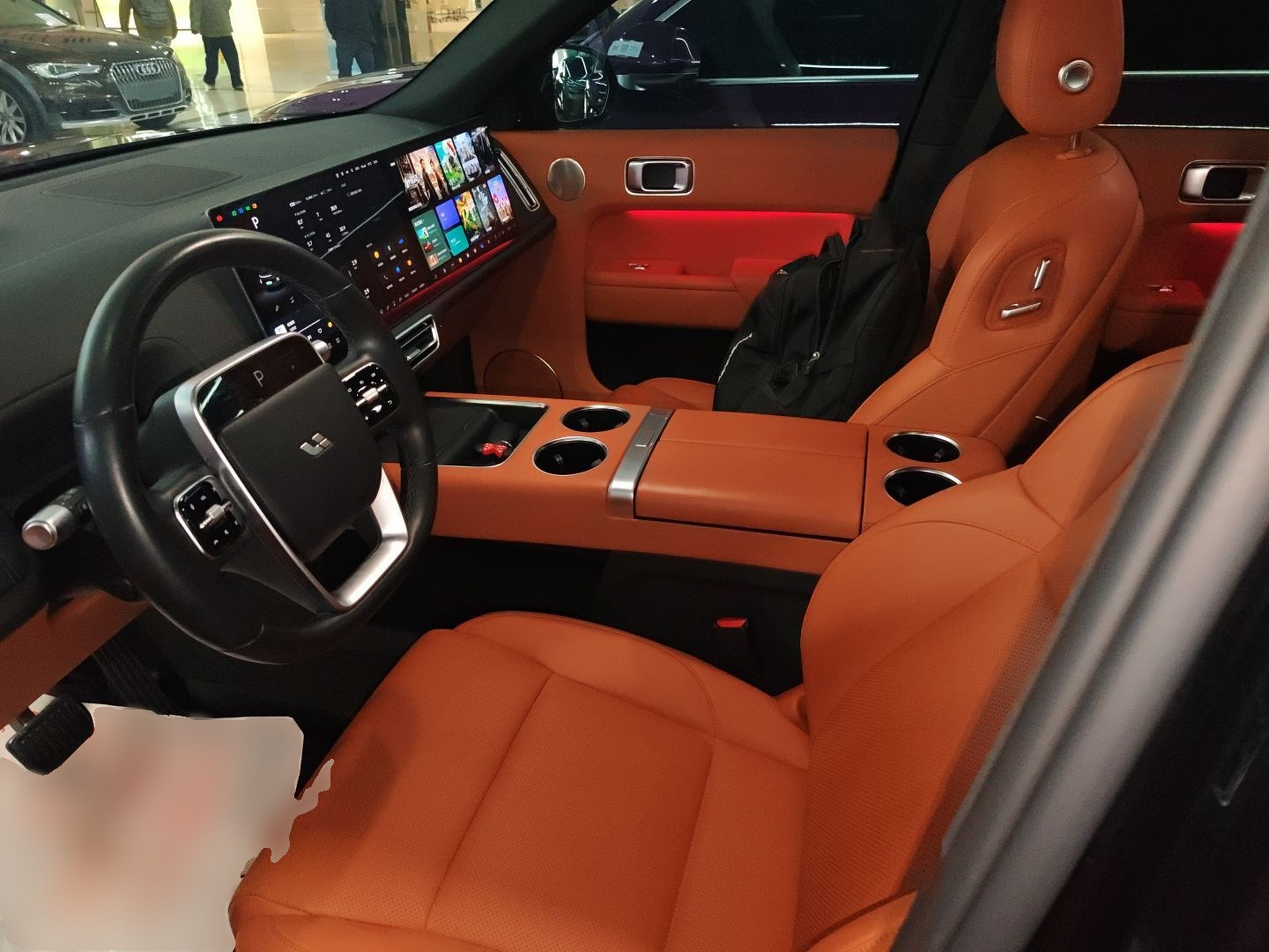 المقاعد الأمامية داخل السيارة