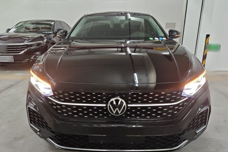 Used Volkswagen Passat 2022 330TSI Starry Luxury Edition – Exclusive Special Edition
