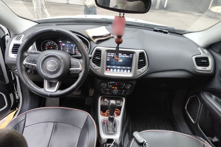 Used  Compass 2017 200T Automatic Family Edition
