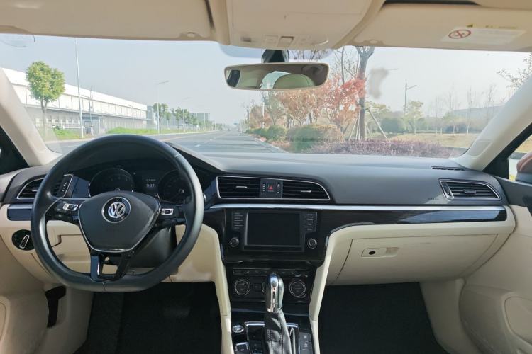 Used Volkswagen Lamando 2015 330TSI DSG Luxury Edition
