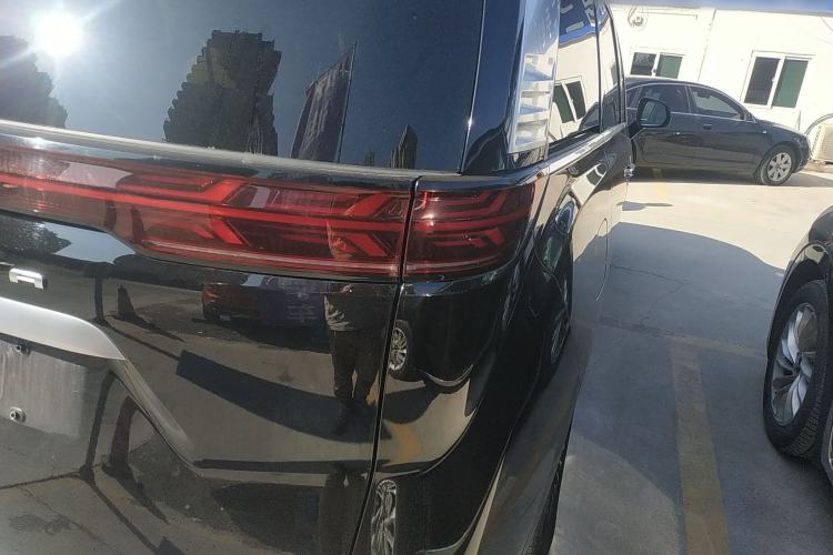 Used Denza D9 2022 EV 600 Four-Wheel Drive Prestige Model
