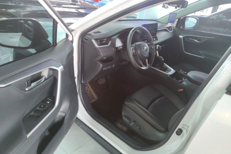 Used Toyota RAV4 2023 2.0L CVT Two-Wheel Drive 20th Anniversary Platinum Edition
