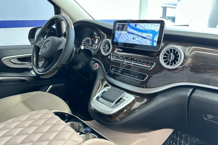 Used Mercedes-Benz Vito 2018 2.0T Elite Version 7 Seats China VI Emission Standard
