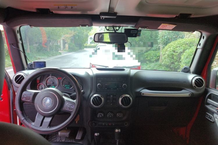 Used  Wrangler 2014 3.0L Sahara Four-Door Edition
